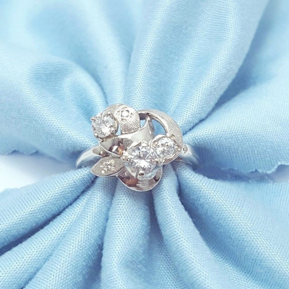 Elegant 14K Karat Solid White Gold Designer Ladies Diamond Ring - Size 8 - Nice!